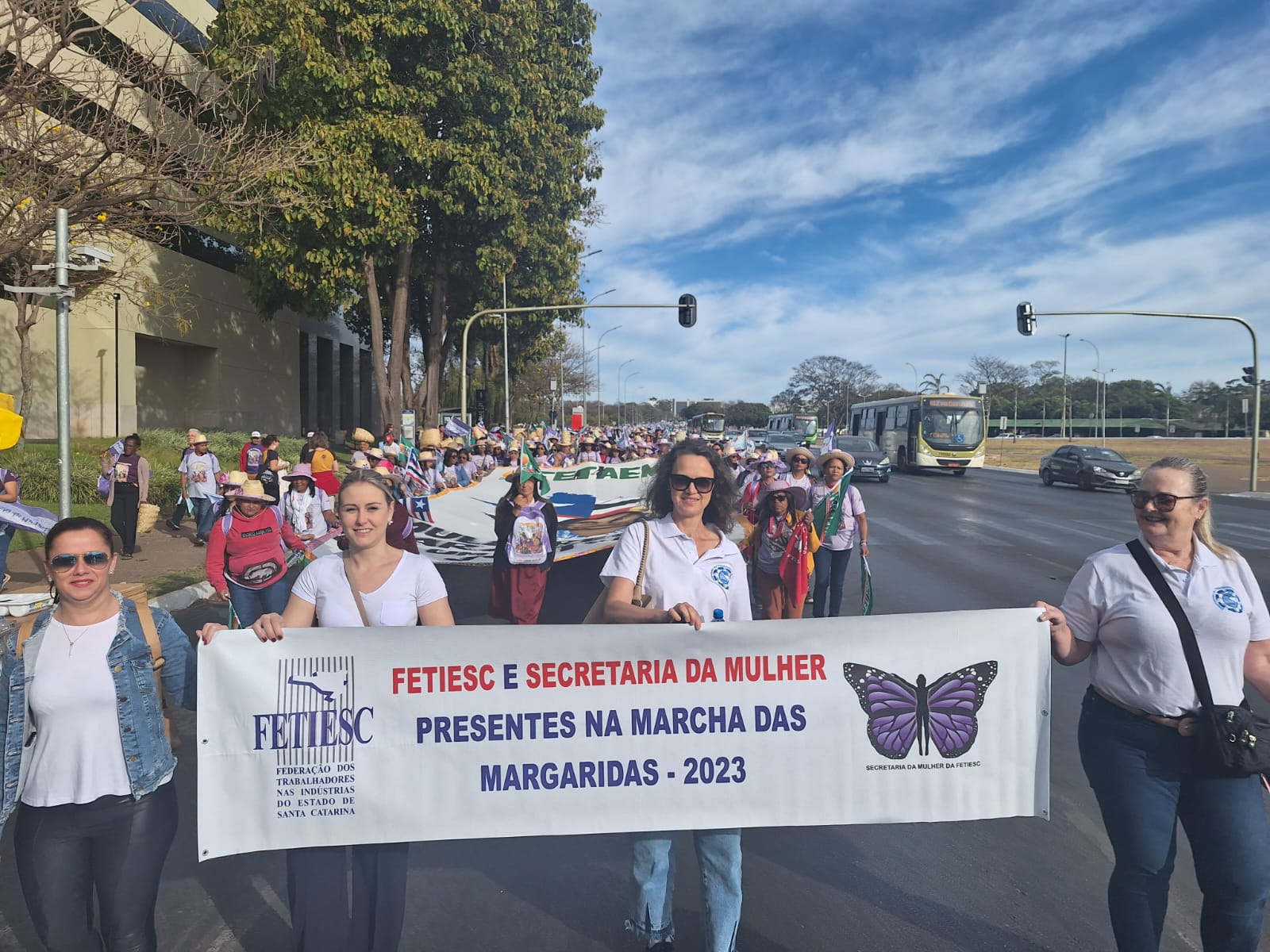 Sintrivest marca presença na Marcha das Margaridas 2023